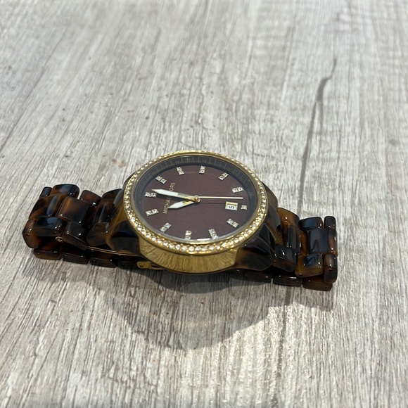 Michael Kors tortoise watch - Picture 4 of 4
